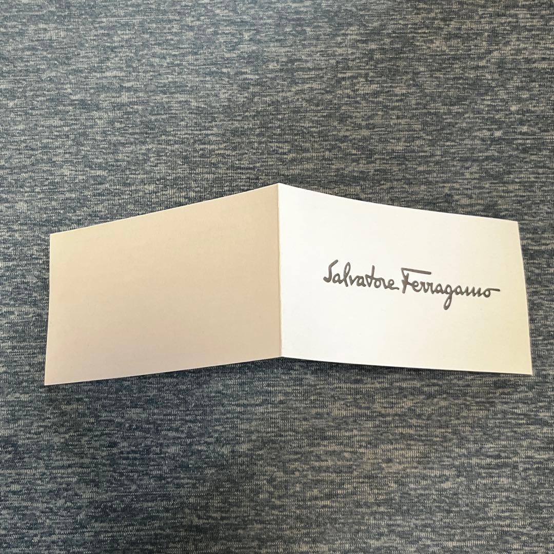 フェラガモ 二つ折り財布 ピンク