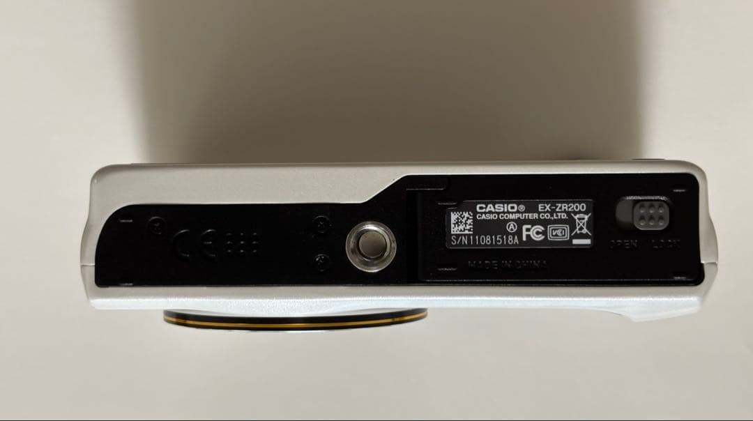 CASIO EXILIM EX-ZR200 【液晶傷あり】