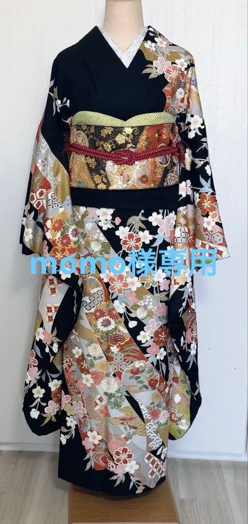 裄６９．５ｃｍ　豪華　４点セット　黒地に金駒刺繍 も豪華な振袖