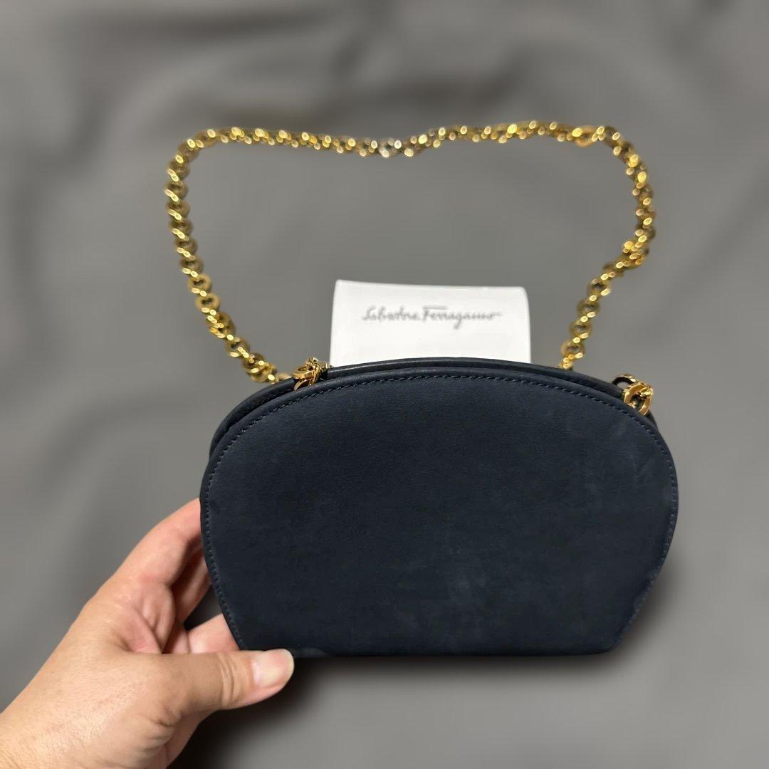 最終価格　フェラガモ チェーン ショルダーバッグ ガンチーニ　ゴールド金具