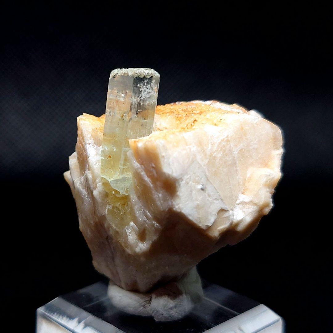 【148Ct】パキスタン スカルドゥ産 アクアマリン 母岩付 鉱物標本