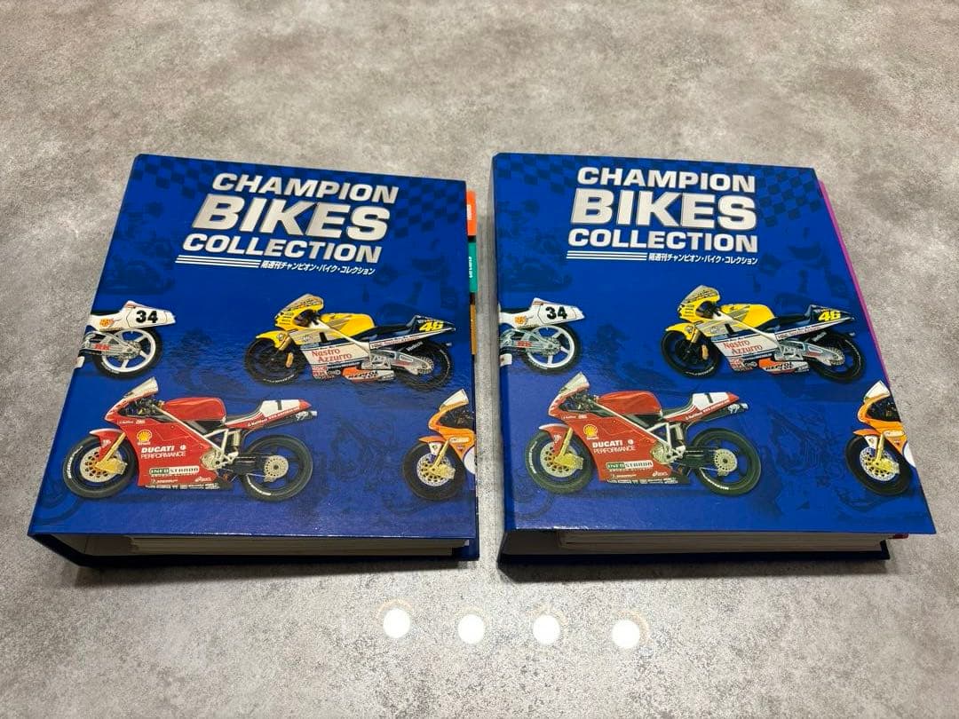 デアゴスティーニチャンピオンバイクコレクション 60台 バインダー2冊 飾り棚