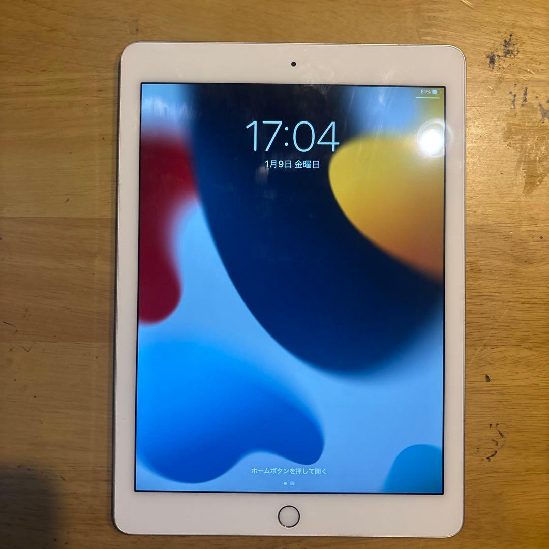 iPad シルバー 本体 + キーボードケース