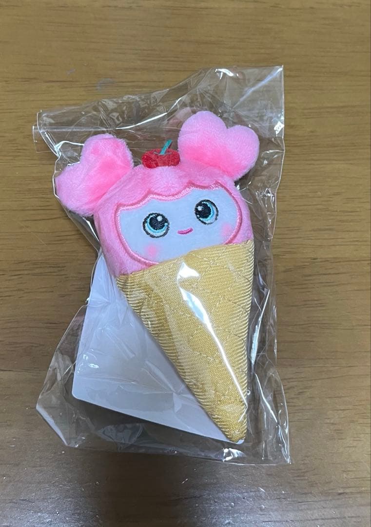 TWICE BABY LOVELYS アイスぬいぐるみバッチ　MOVELY