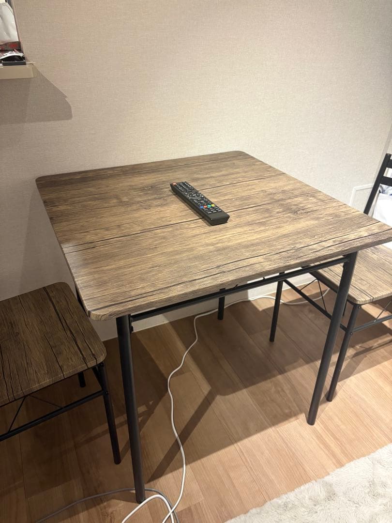 14日まで‼️ブラウンのダイニングテーブルと椅子2脚セット