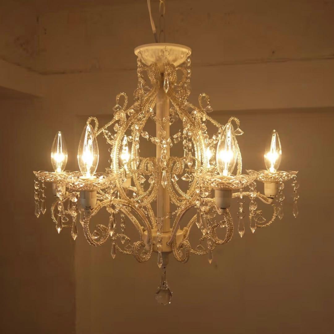 秋月貿易　シャンデリア ジュエル　天井照明 6灯式　簡単取り付け　軽量　ホワイト