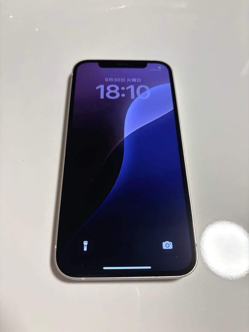 ブラウンさん★[美品]Iphone12 64GB ホワイト