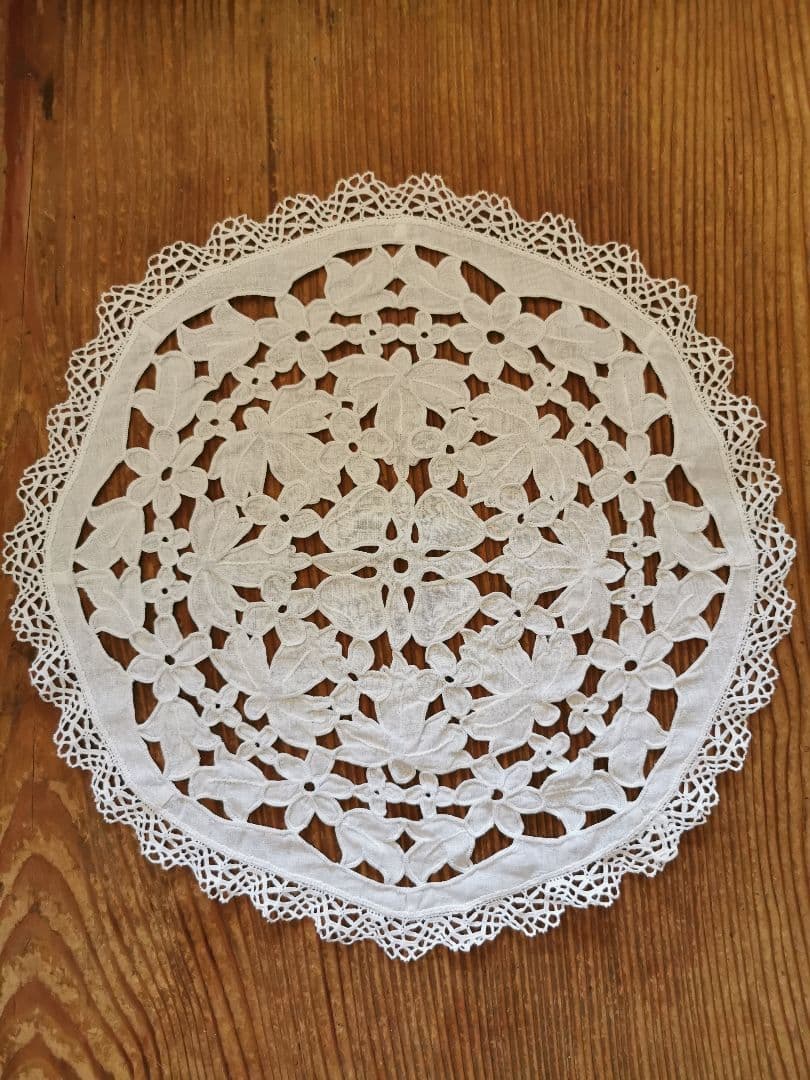 アンティークイタリア オープンカットワーク花刺繍＆ボビンレース ラージドイリー