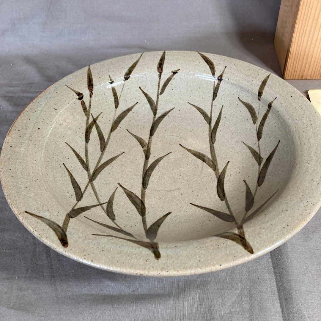 【太郎右衛門】唐津焼の伝統　芸術院会員　十三代中里太郎右衛門作　絵唐津草文　大皿