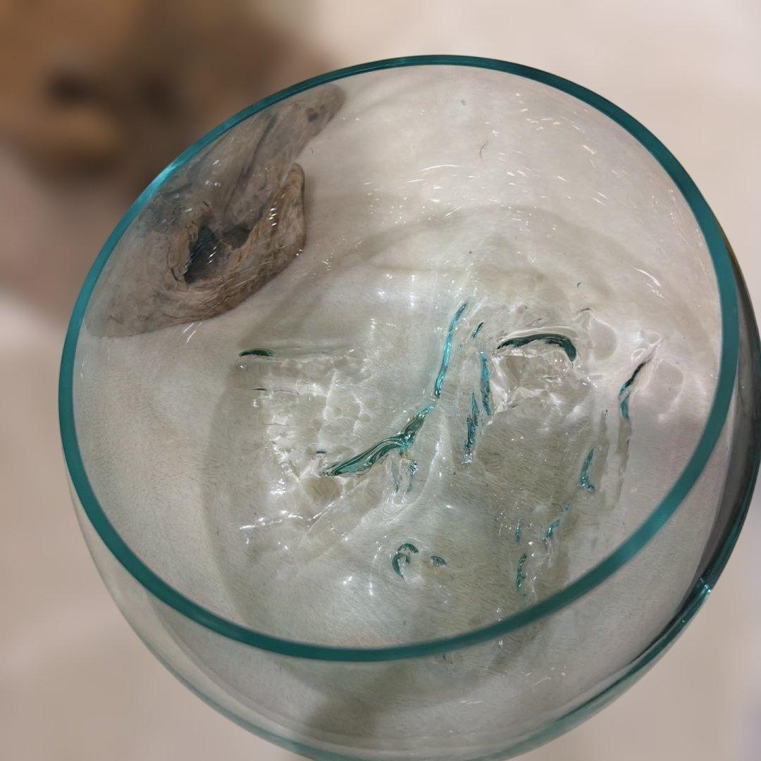 吹きガラスの花瓶、流木台座