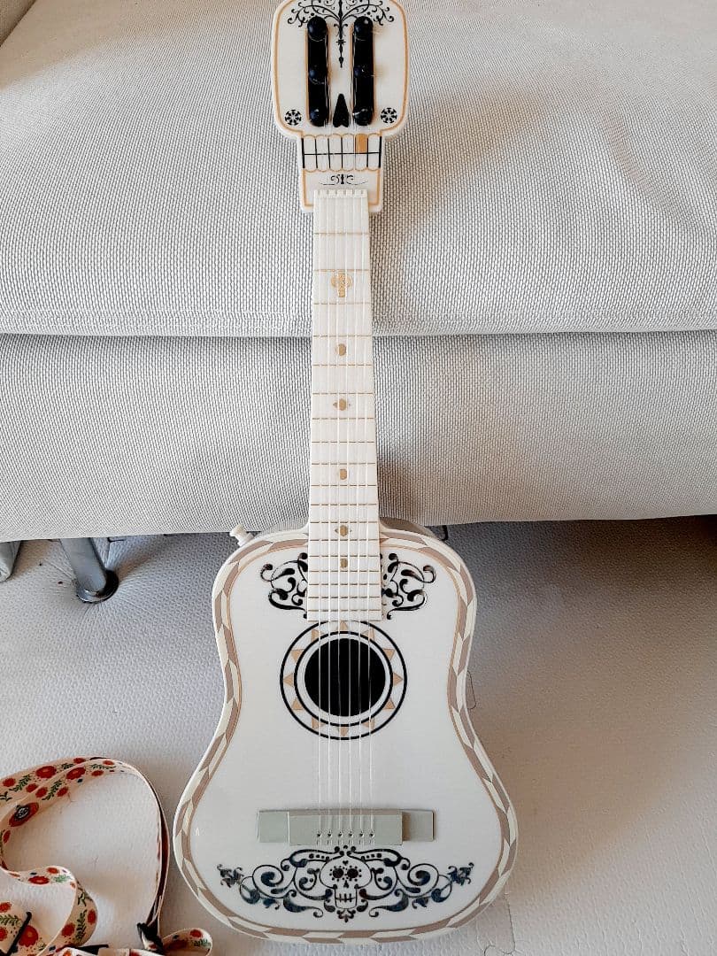 ディズニー　ピクサー　リメンバーミー　COCOギター　ポップコーンバケット　希少