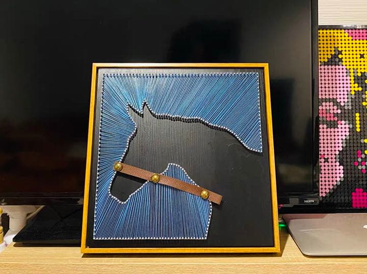 芸術品　釘と糸で作ったアート　馬