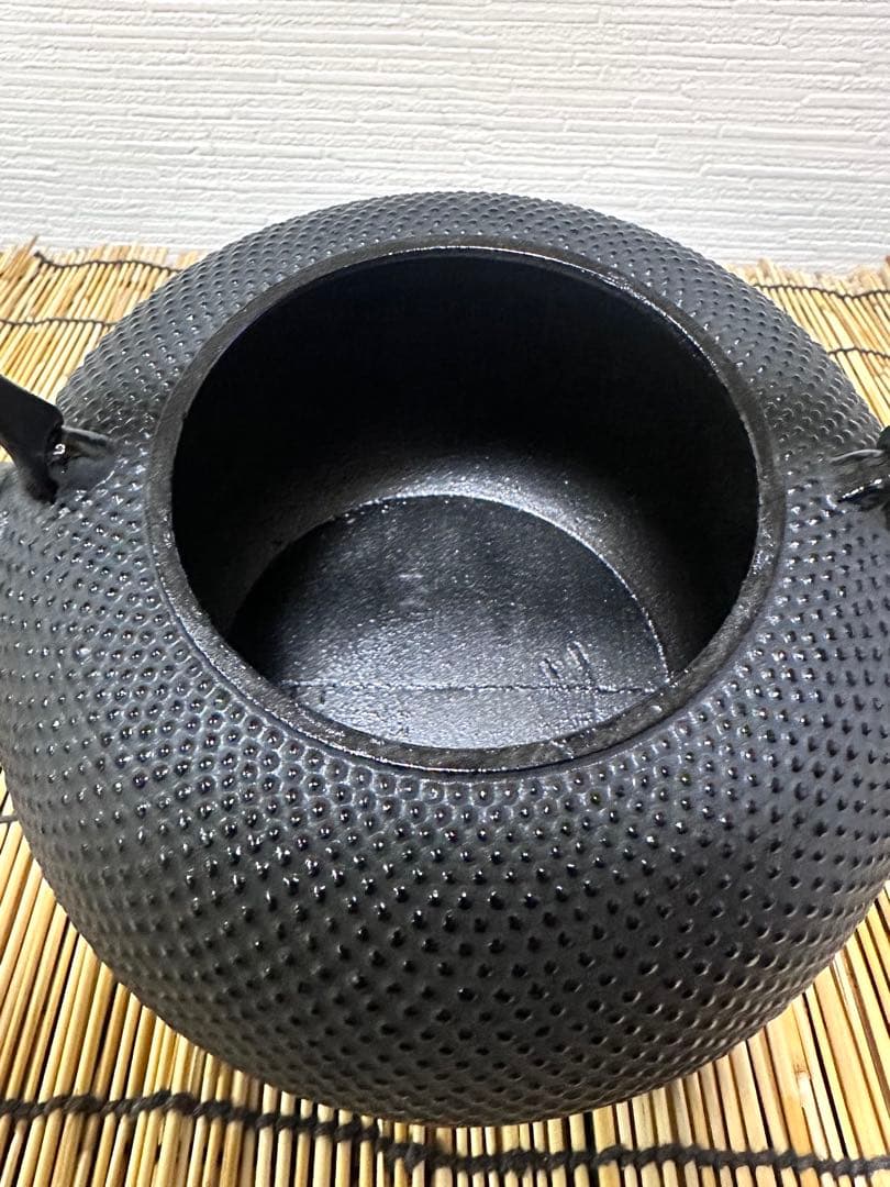 未使用品、供箱、栞付　南部宝星堂造　１８型アラレ　南部鉄瓶　南部鉄器　調理器具