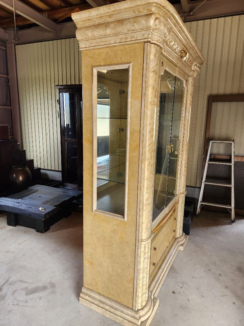 イタリア製　ヴェルサーチ大型ガラスキャビネット　アンティークヴィンテージ