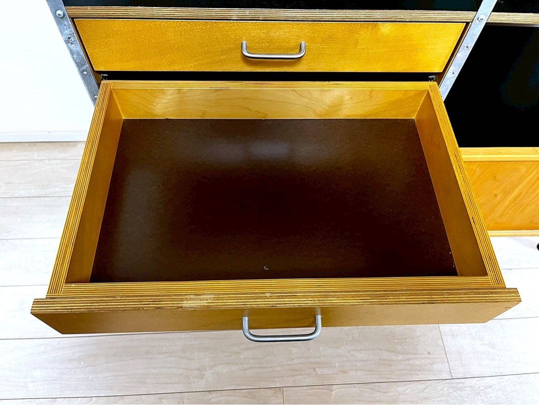 f1_11Herman Millerイームズストレージユニット4段2列