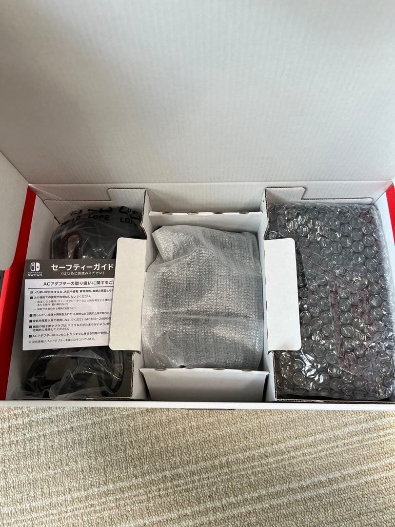 Nintendo Switch 本体 & キャリーケース