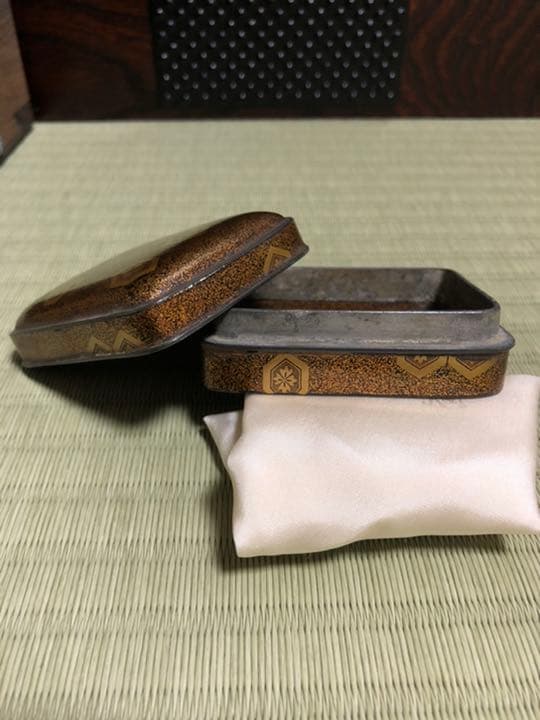 茶道具 香合インテリア 小物 亀甲紋 蒔絵香合 錫 室町時代から江戸時代初期