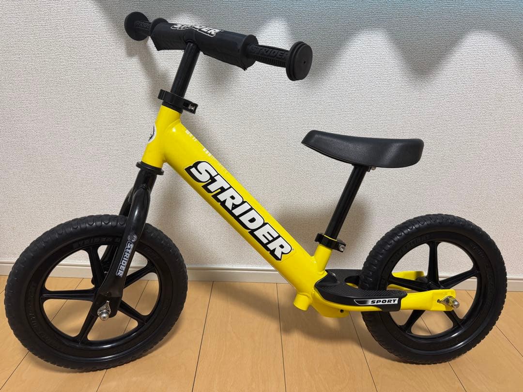 《状態良好・箱あり・美品》STRIDER SPORTS 新型 イエロー