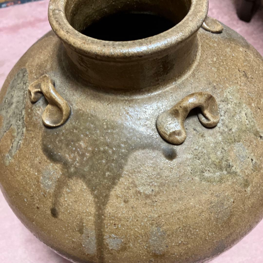 アンティーク、茶色の装飾的な陶器の壺