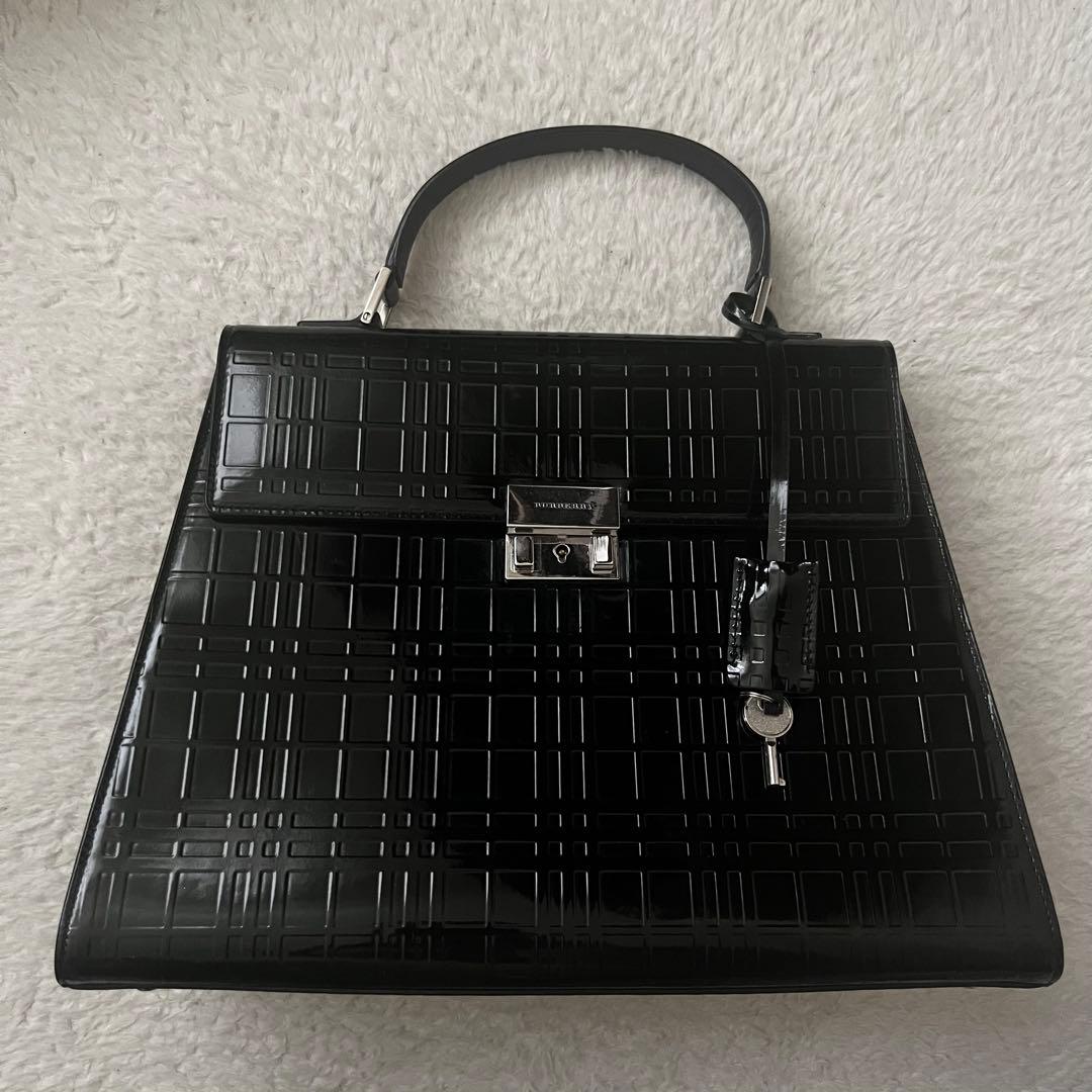 BURBERRY ブラック ハンドバッグ　エナメル　台形