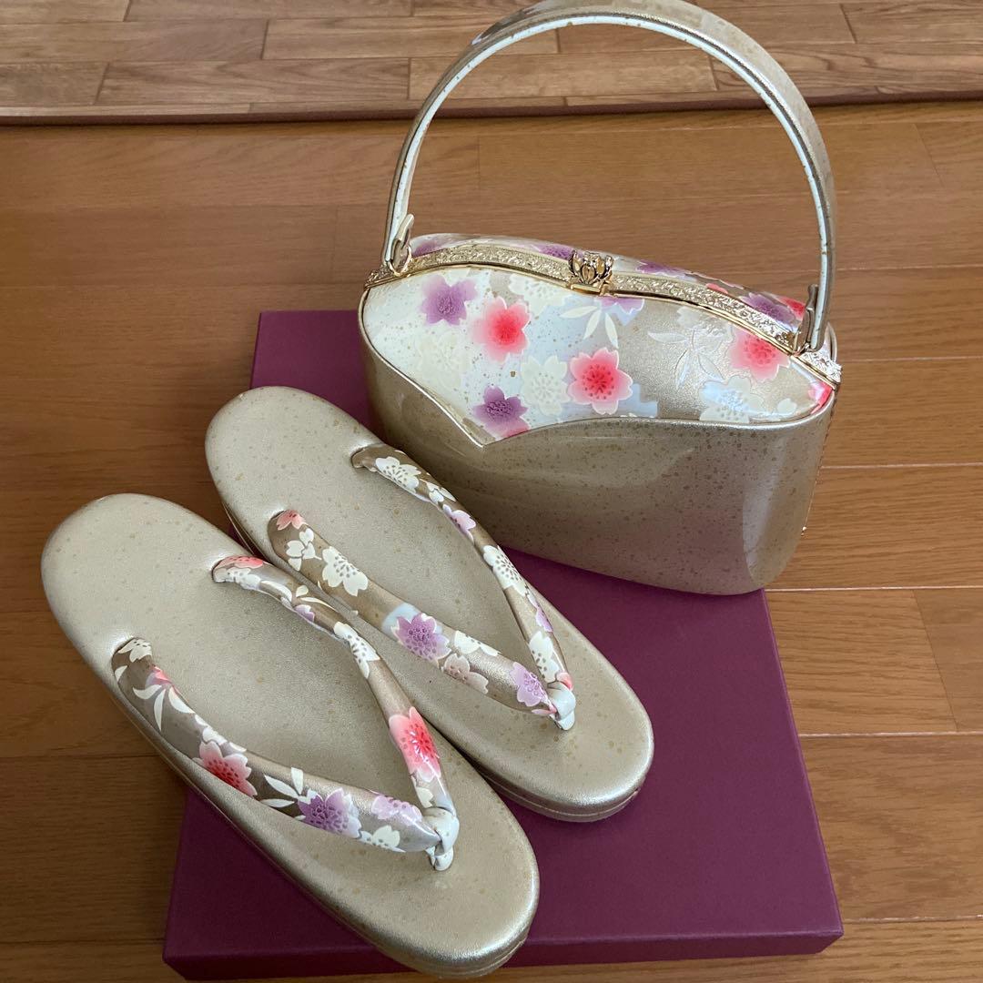 草履とバッグのセット Mサイズ　ゴールド 桜花柄　振袖・和装・成人式　フォーマル