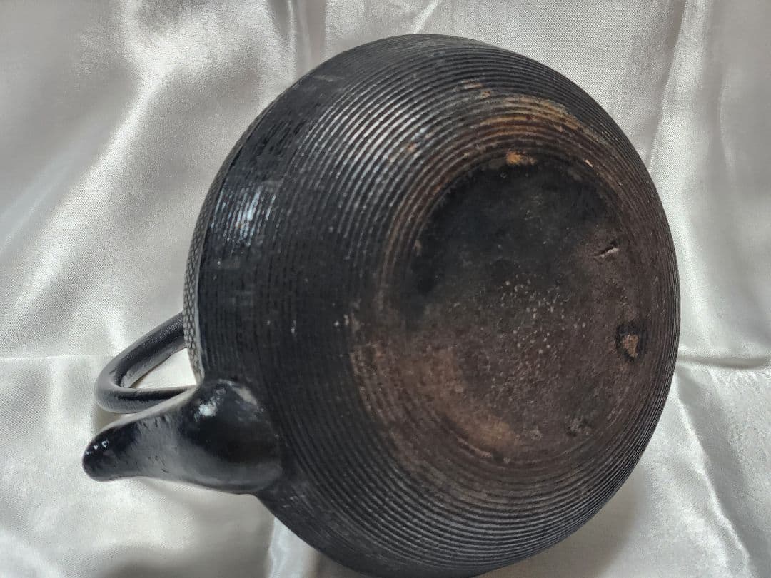 黒い鋳鉄製鉄瓶(昭和レトロ)