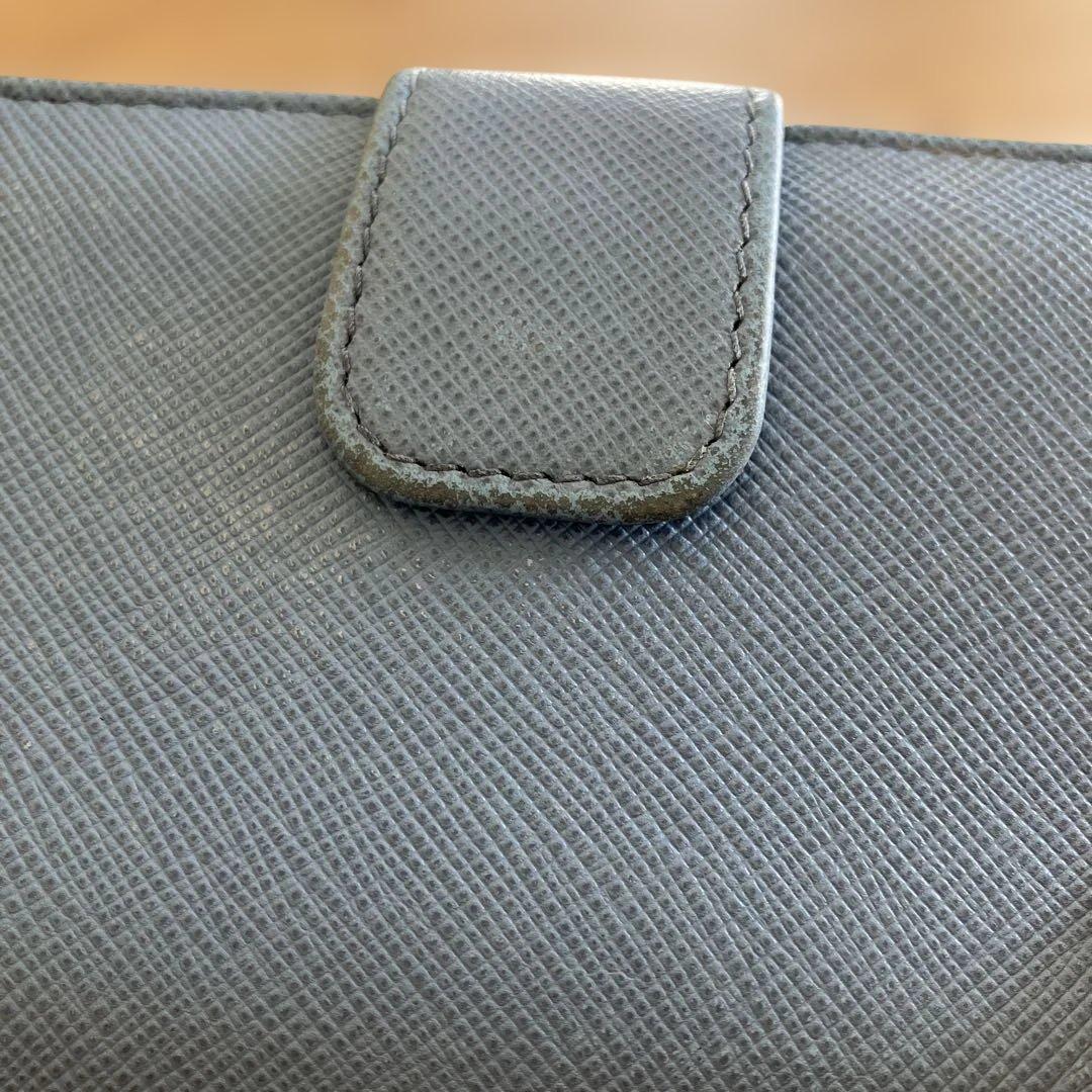 中古品・PRADA サフィアーノレザー 二つ折り財布 ブルー