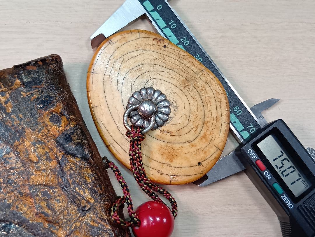 煙草入／金唐革／美品金工饅頭根付