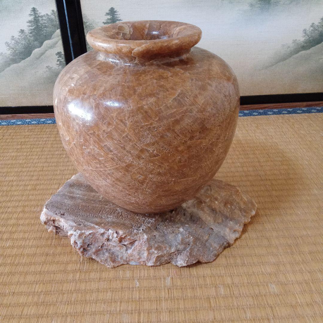 大理石壺、台座付き