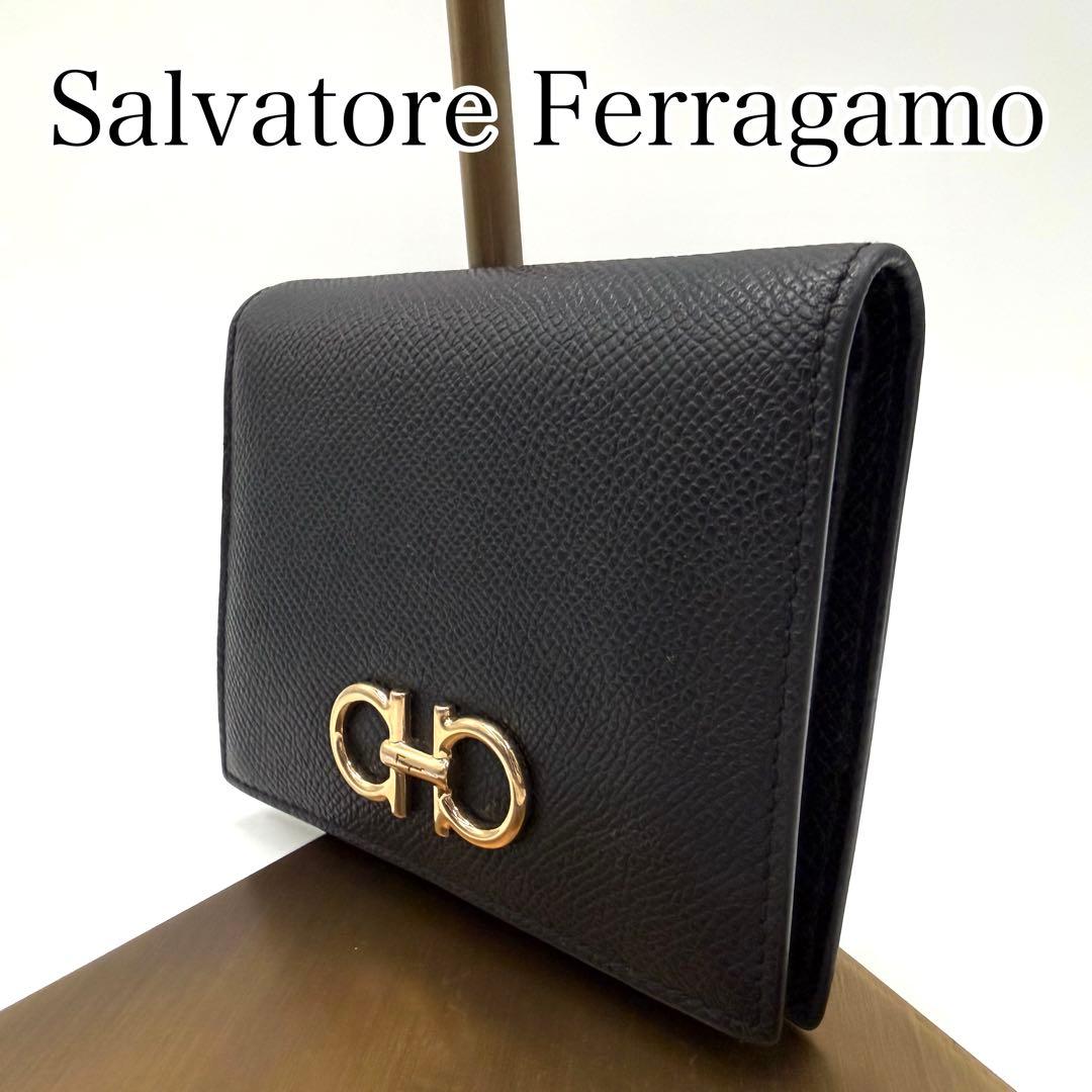 超美品　Salvatore Ferragamo ブラック 二つ折り財布　レザー