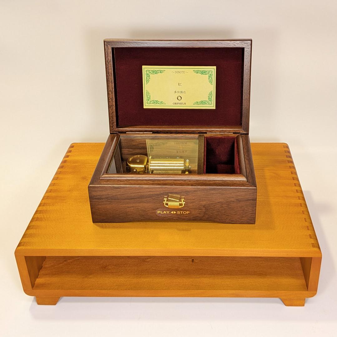 ◆在庫処分【新品】ORPHEUS 30弁オルゴール 虹【二宮和也(嵐)】共鳴台付