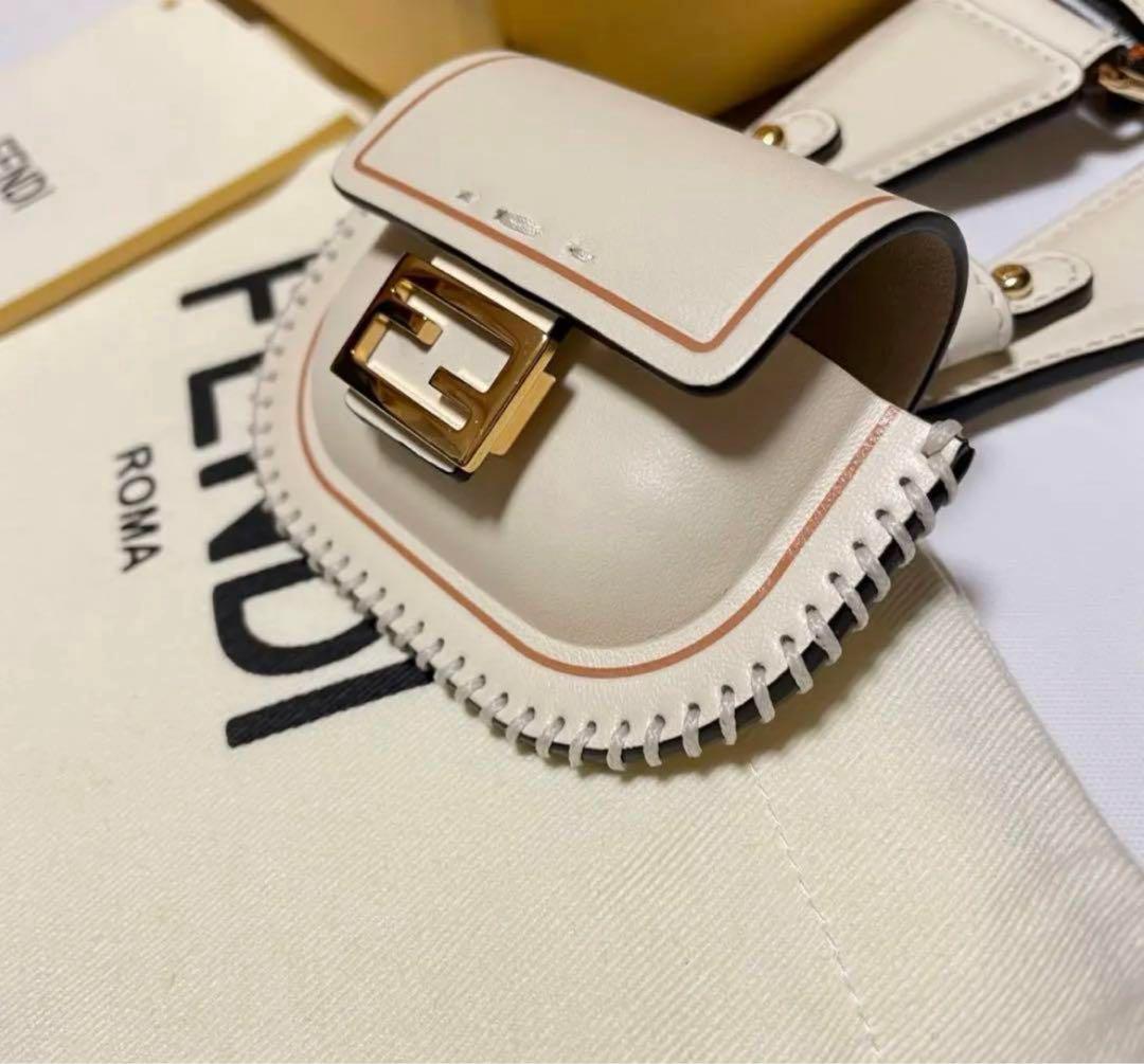 FENDI AirPodsケース　ストラップ