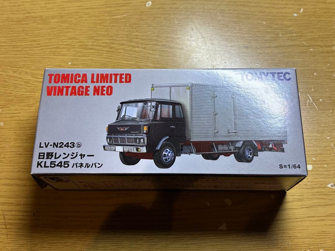 トミカリミテッドヴィンテージネオ 日野レンジャー KL545 パネルバン 黒