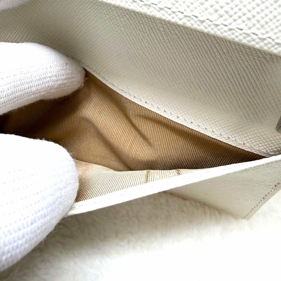 美品　BURBERRY バーバリー 二つ折り財布 ノバチェック ホワイト