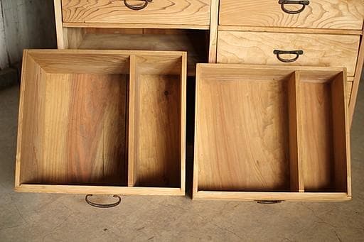 古い木製の引き出し　12杯　タンス　収納　古家具　古民家
