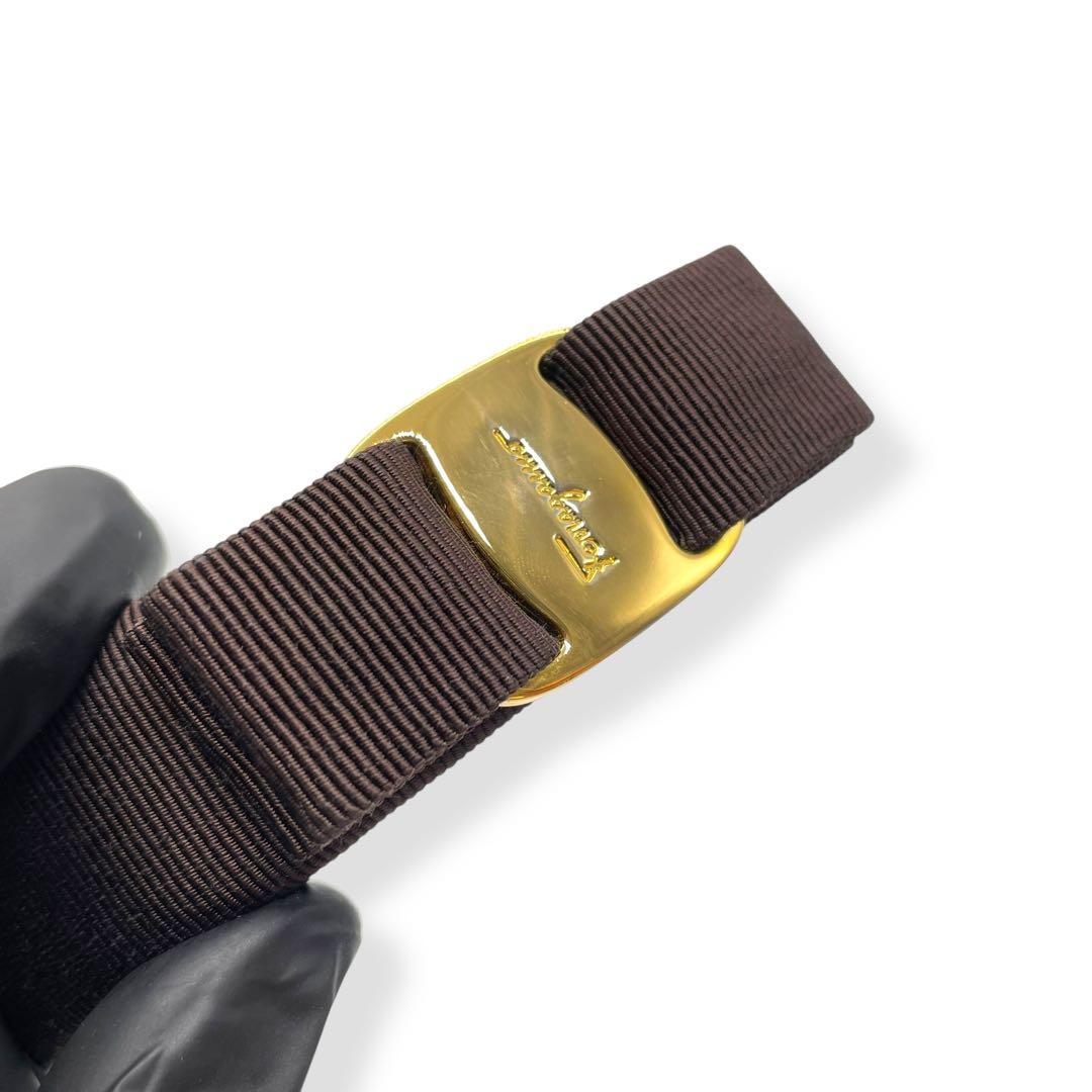 極美品 サルヴァトーレフェラガモ Ferragamo ヴァラ カチューシャ　茶