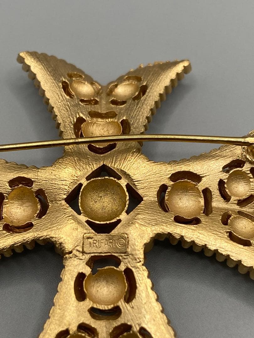 lotuscloud 2449⭐️TRIFARI トリファリ ブローチ ビンテージ