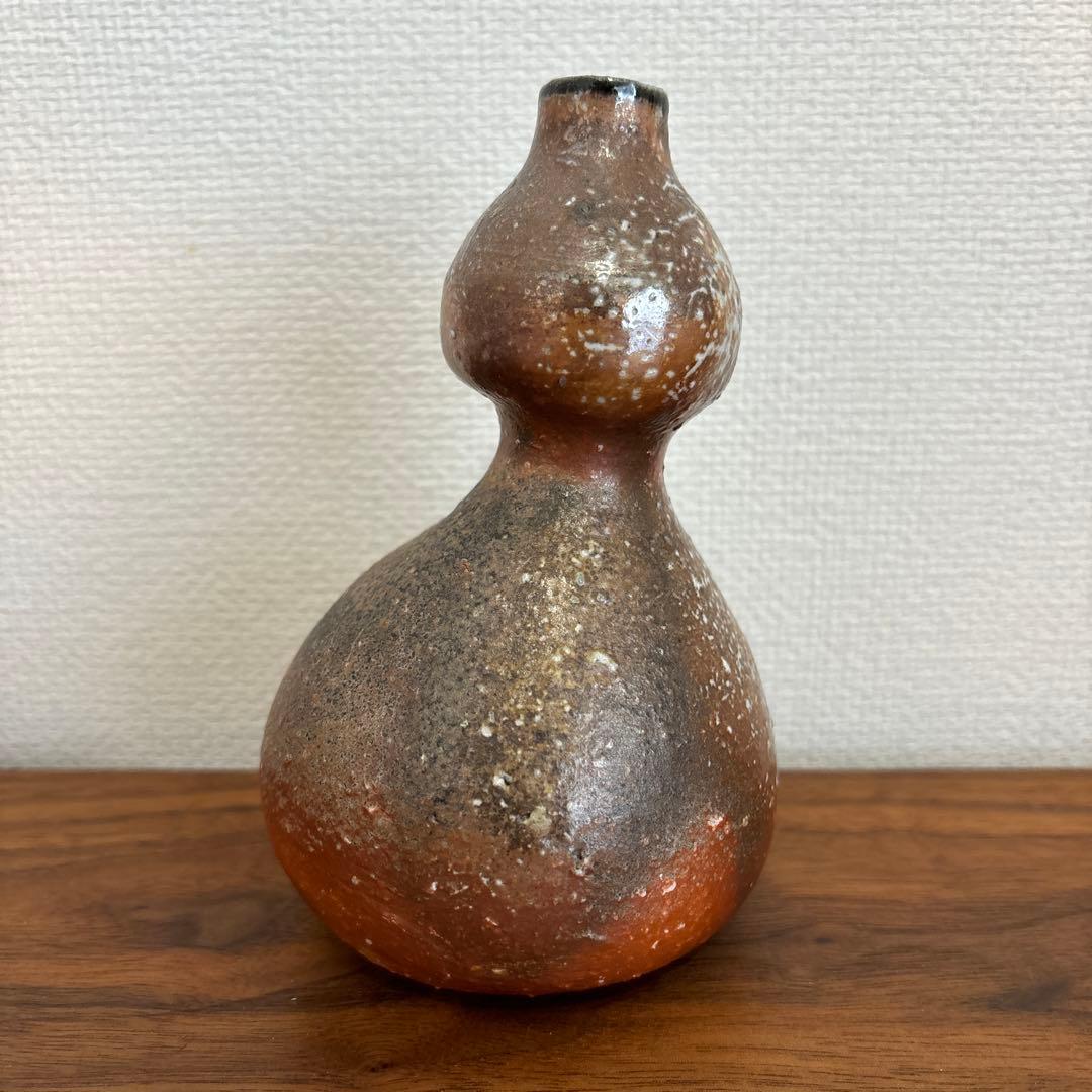 デレック・ラーセン　信楽焼徳利