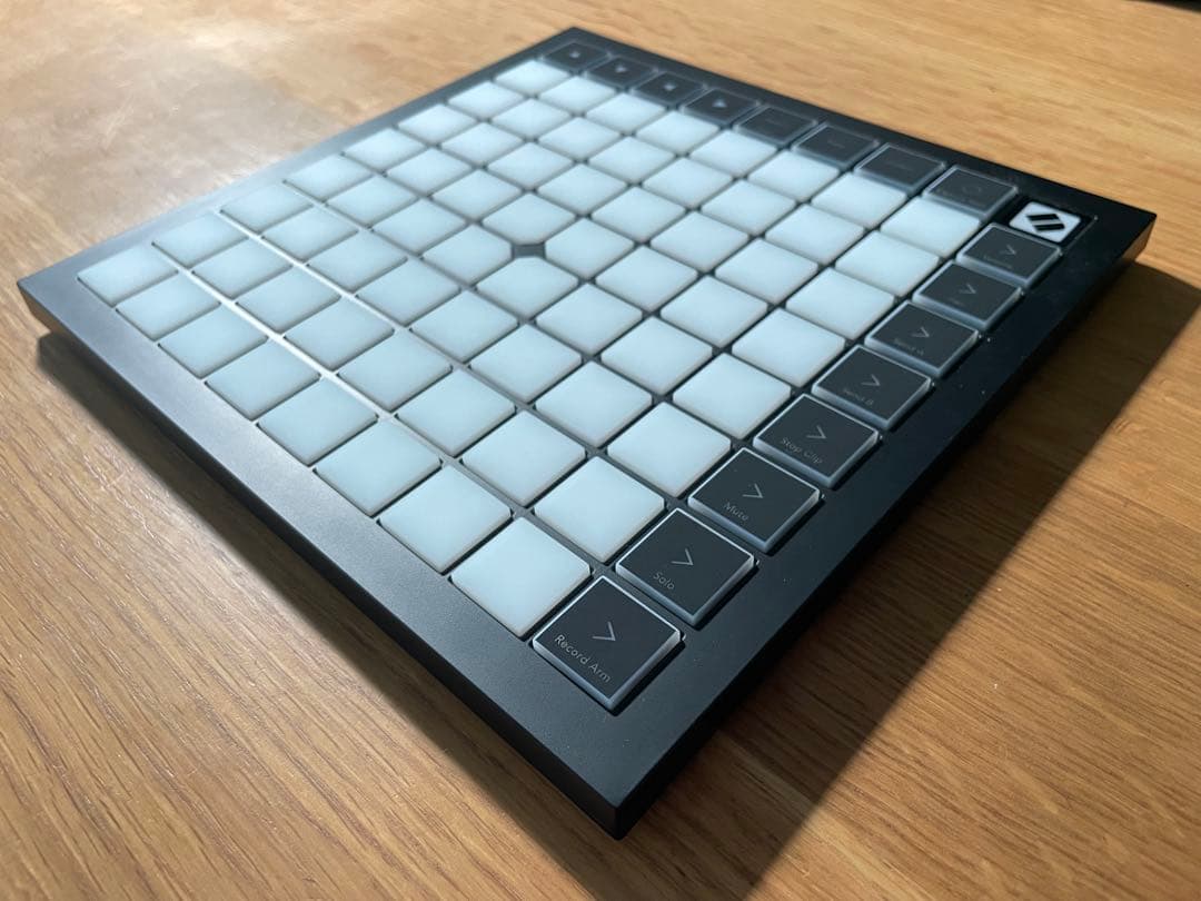 Novation Launchpad X 純正キャリングケース付き