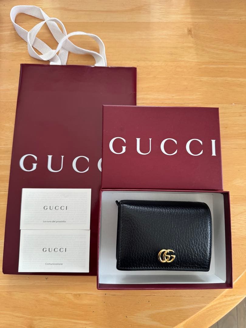ダブルG カードケース ウォレット（＆紙幣入れ付き）　GUCCI