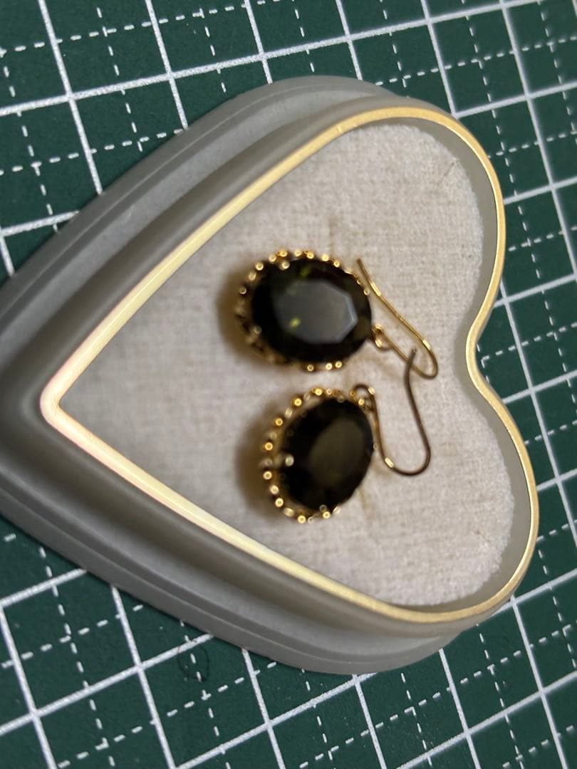 18金 モルダバイト ピアス K18