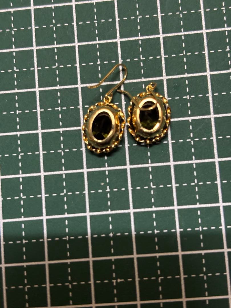 18金 モルダバイト ピアス K18