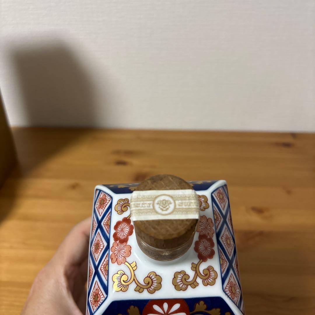 サントリーウイスキー　有田焼 古伊万里手 染錦牡丹鳳凰絵　陶器ボトル　未開封