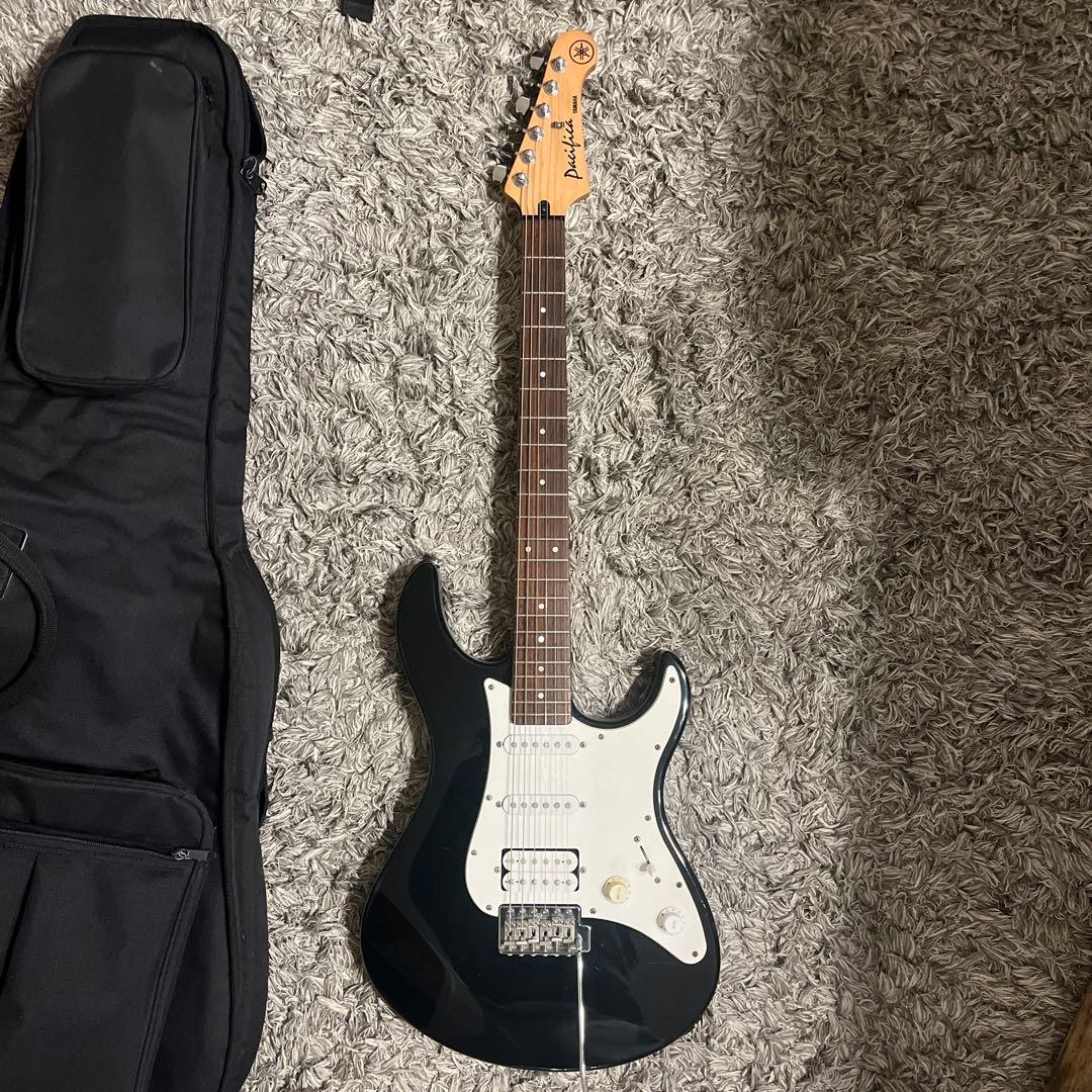 Yamaha Pacifica ブラックエレキギター