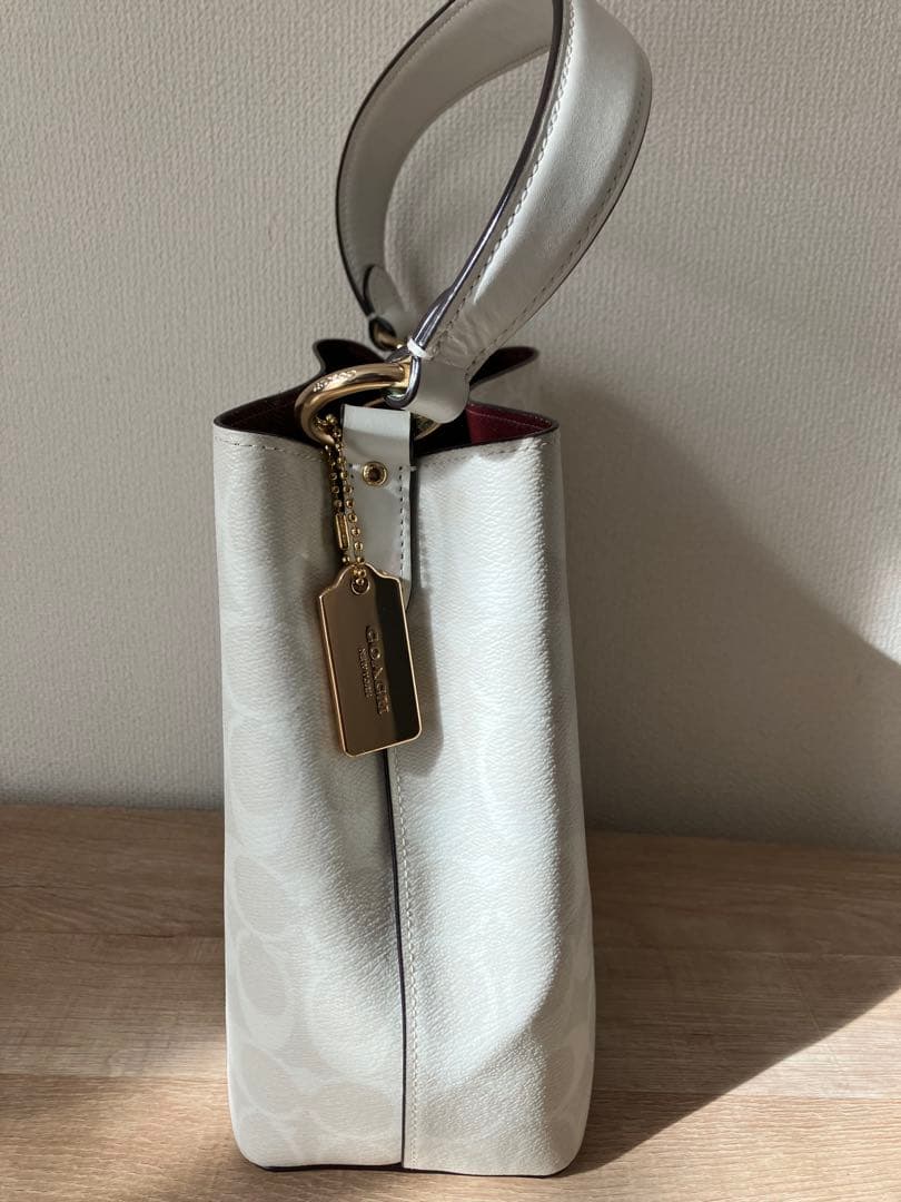 【三が日限定価格】COACH ホワイト ロゴプリント ハンドバッグ