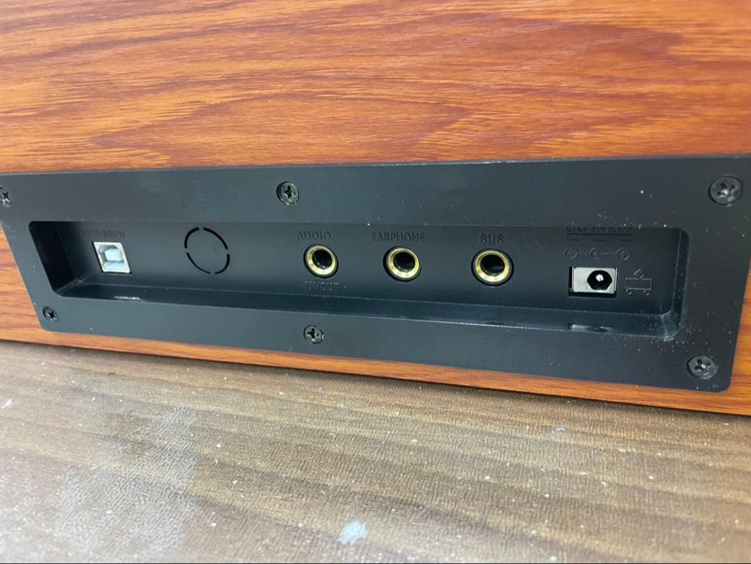 電子ピアノ88鍵盤　ハンマーアクション鍵盤　３本ペダル　ウォールナット