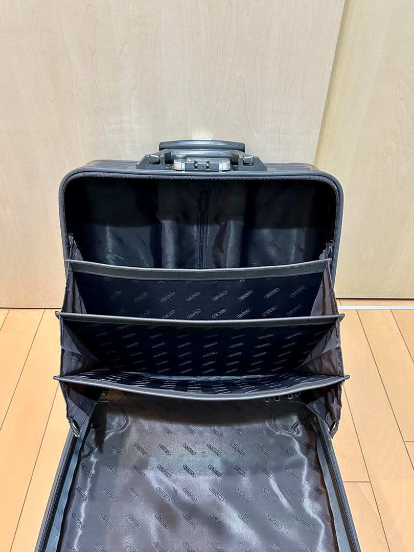 b*h様 Rimowa ビジネスとローリー 23L（機内持ち込み可／おまけ付）