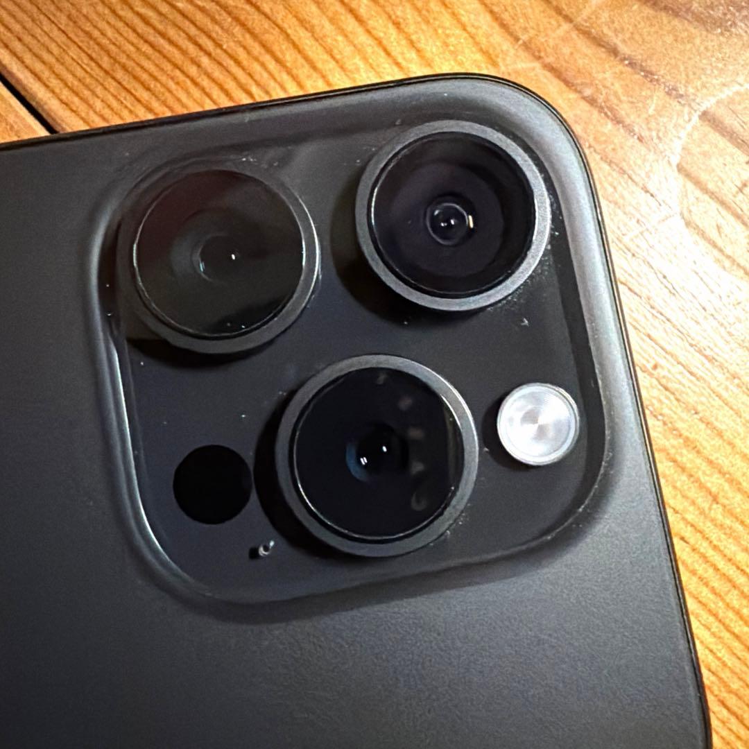 Apple iPhone 15 pro ブラックチタニウム