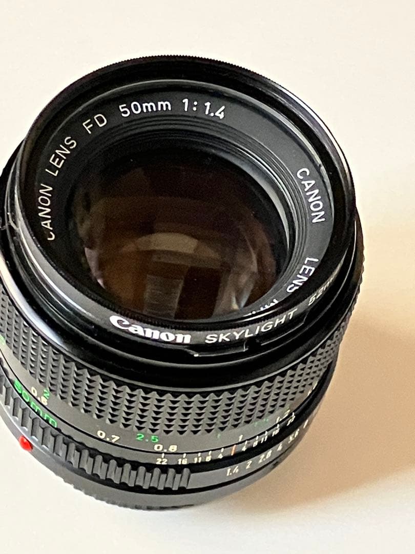 Canon FD 50mm f/1.4 レンズ スカイライト付き