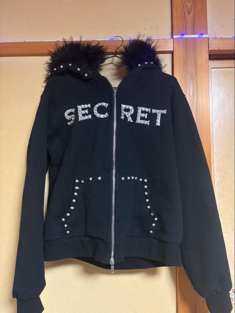 りりさん専用SECRETパーカー Sサイズ 。ヤングパトラ着用 希少商品